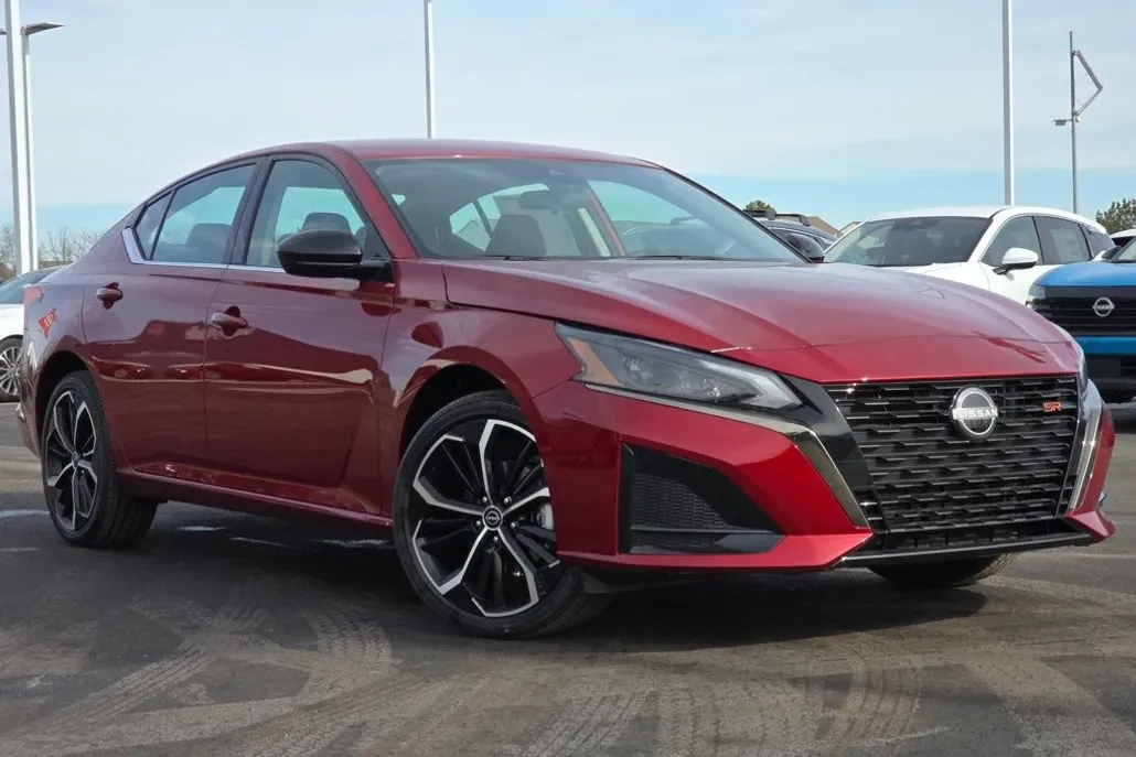 2025 Nissan Altima 2.5 SR photo 1