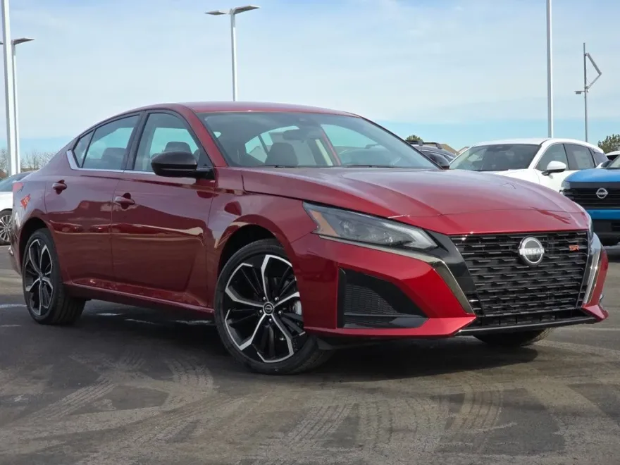 2025 Nissan Altima 2.5 SR photo 1