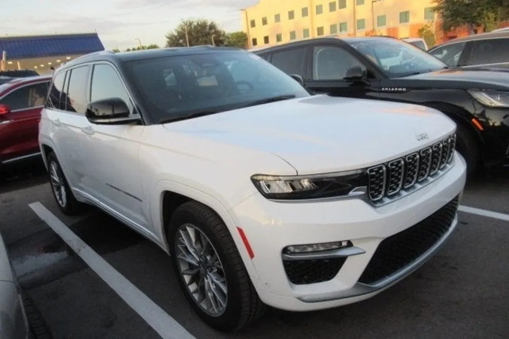 2022 Jeep Grand Cherokee Summit photo 1