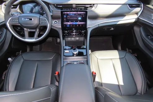 2025 Jeep Grand Cherokee L photo 2