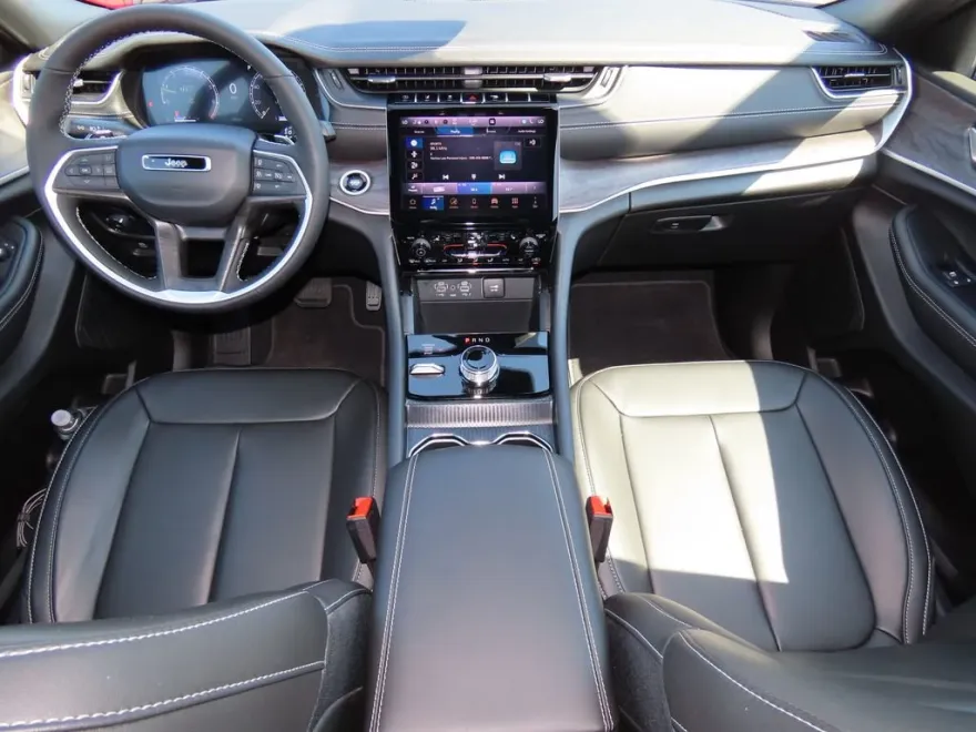 2025 Jeep Grand Cherokee L photo 2