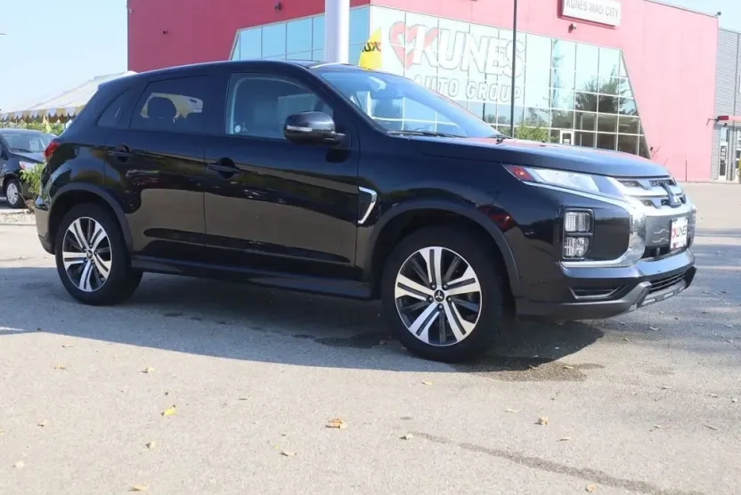 2024 Mitsubishi Outlander Sport SE photo 1