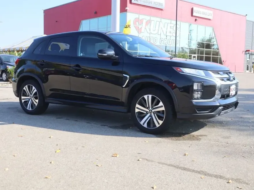 2024 Mitsubishi Outlander Sport SE photo 1