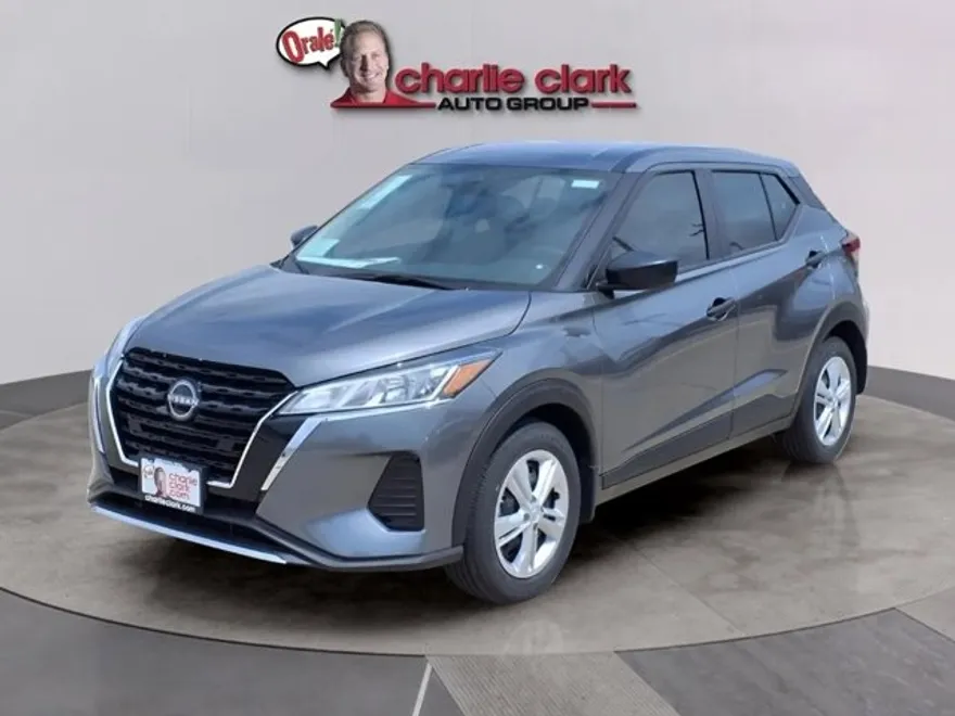 2025 Nissan Kicks Play S photo 1