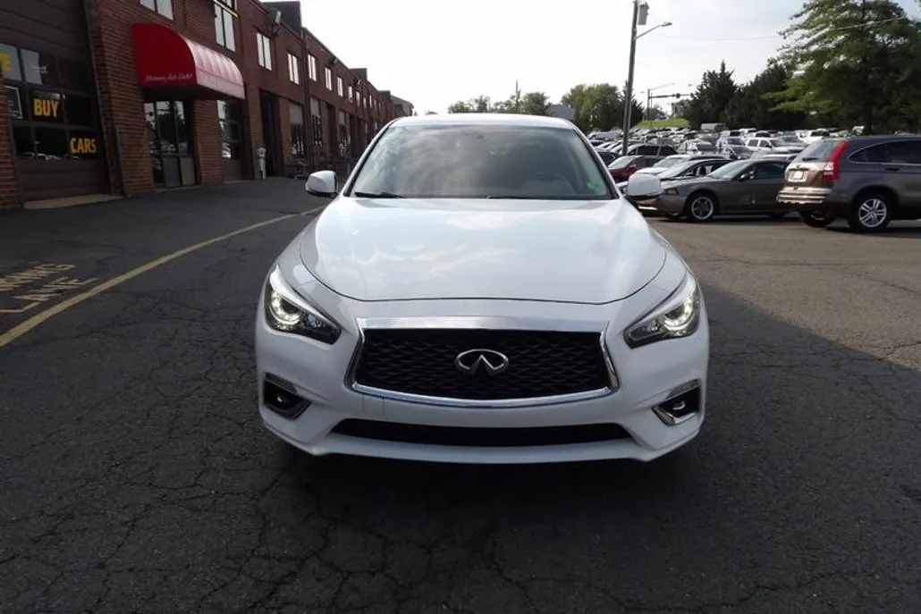 2018 Infiniti Q50 photo 1