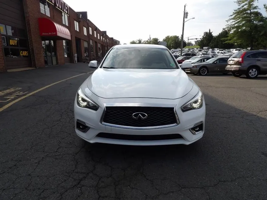 2018 Infiniti Q50 photo 1