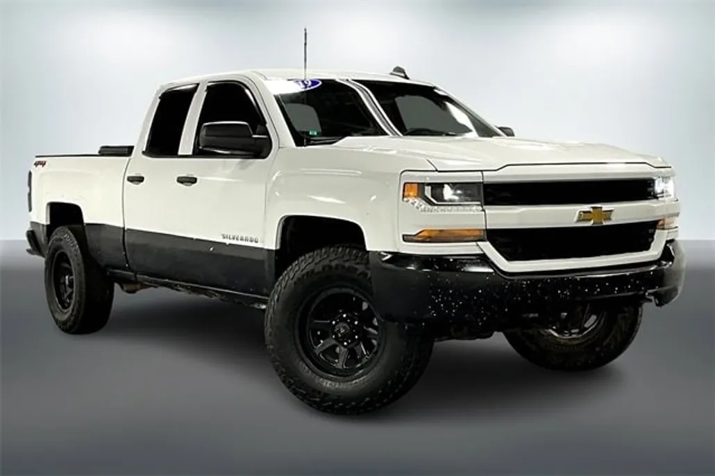 2018 Chevrolet Silverado 1500 Custom photo 1