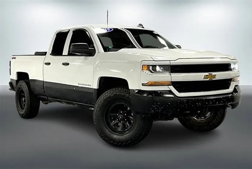 2018 Chevrolet Silverado 1500 Custom photo 1