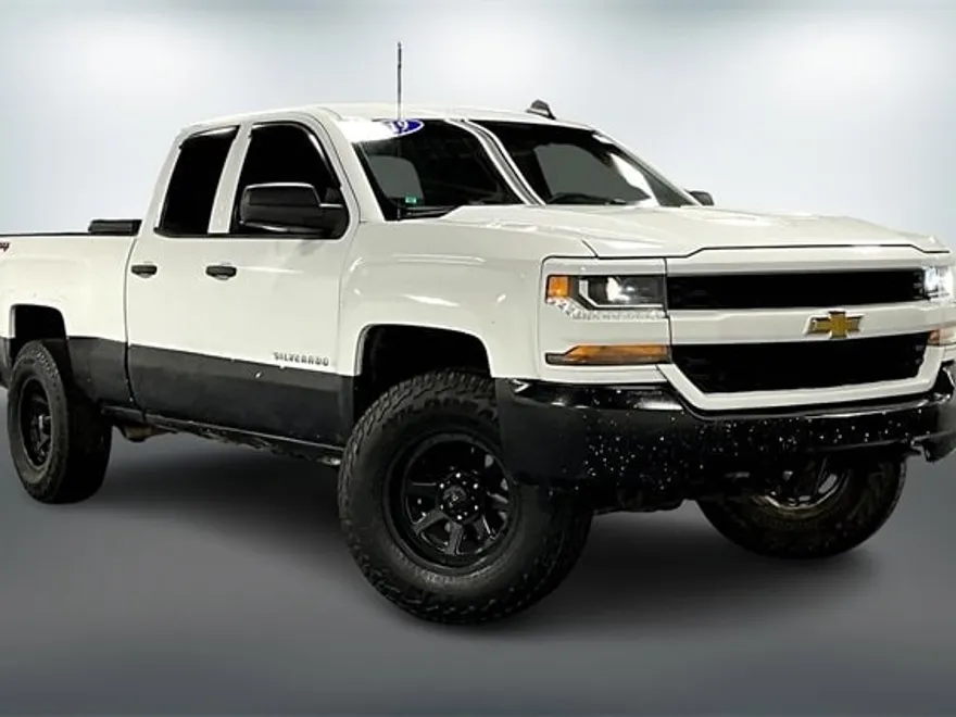 2018 Chevrolet Silverado 1500 Custom photo 1