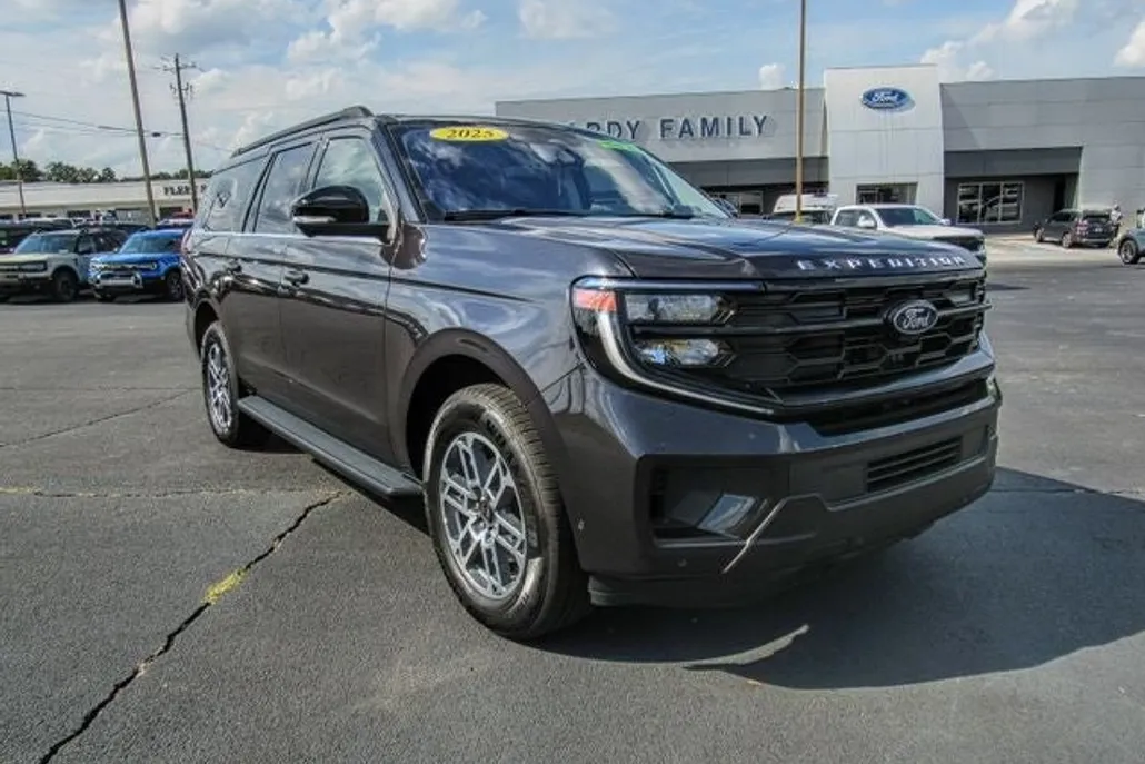 2025 Ford Expedition MAX photo 1