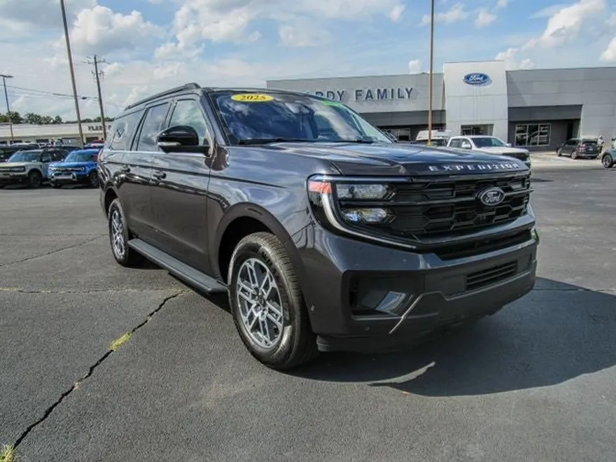 2025 Ford Expedition MAX photo 1
