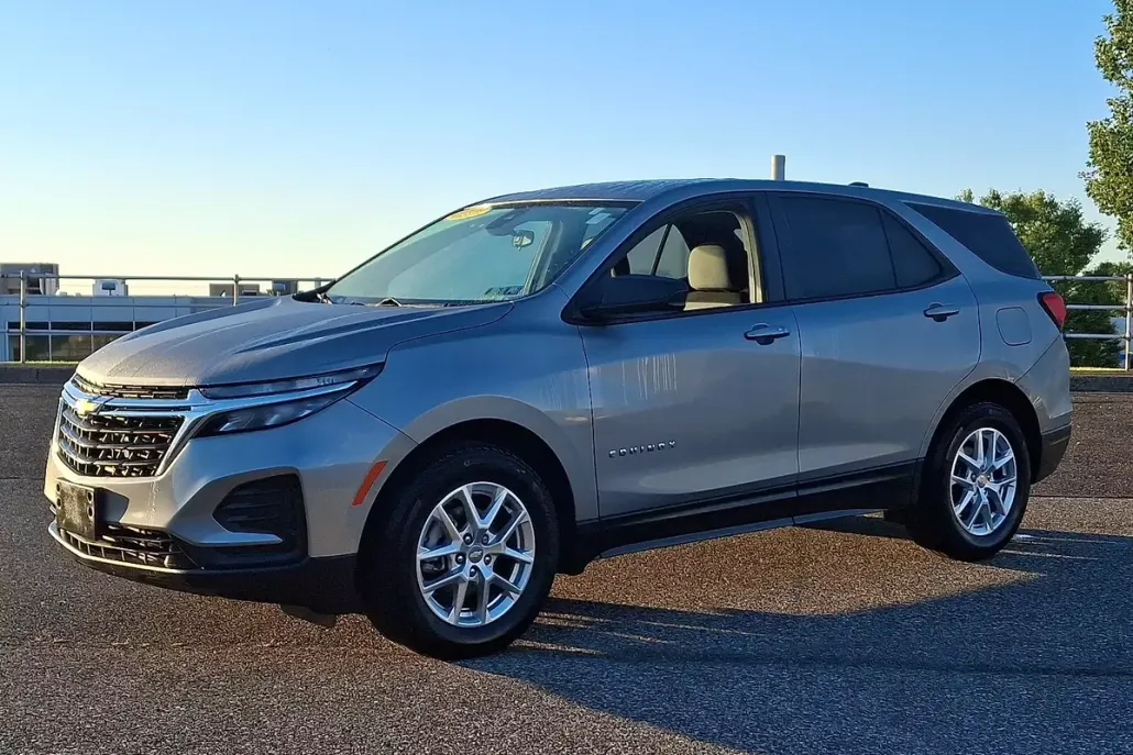 2024 Chevrolet Equinox LS photo 1