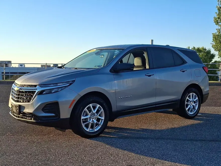 2024 Chevrolet Equinox LS photo 1