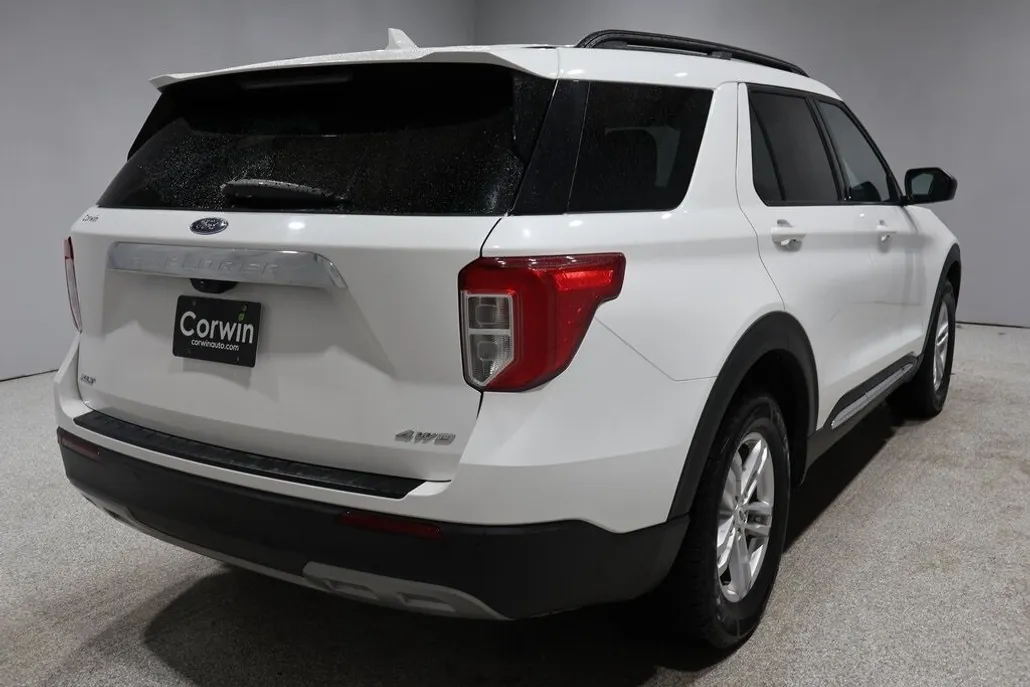 2024 Ford Explorer XLT photo 1
