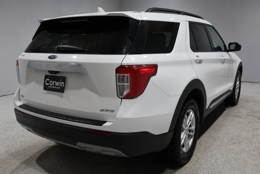 2024 Ford Explorer XLT photo 1