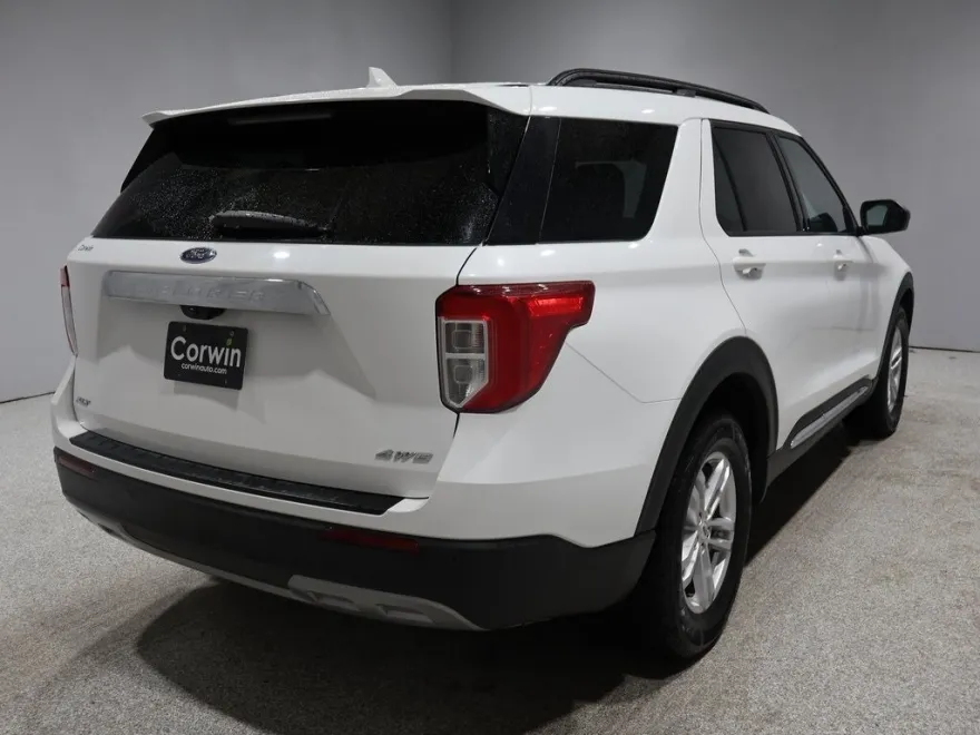 2024 Ford Explorer XLT photo 1
