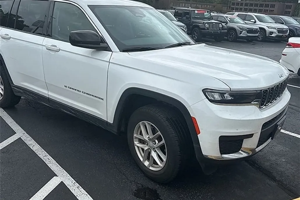 2023 Jeep Grand Cherokee Laredo photo 1