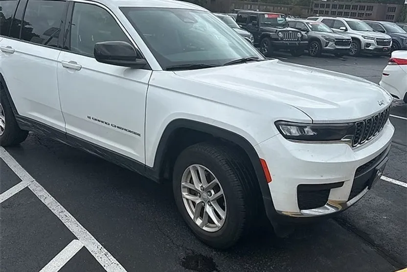 2023 Jeep Grand Cherokee Laredo photo 1