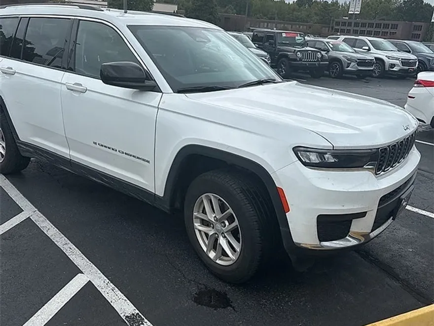 2023 Jeep Grand Cherokee Laredo photo 1