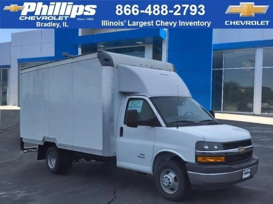 2024 Chevrolet Express Cutaway Van photo 1