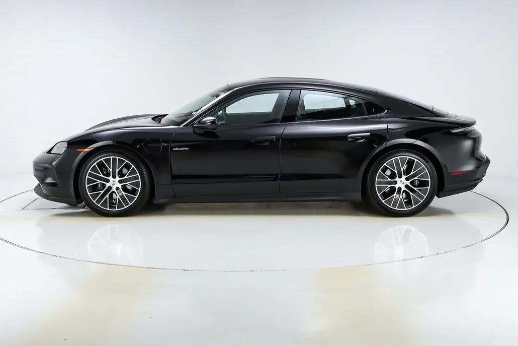 2026 Porsche Taycan 4 photo 1