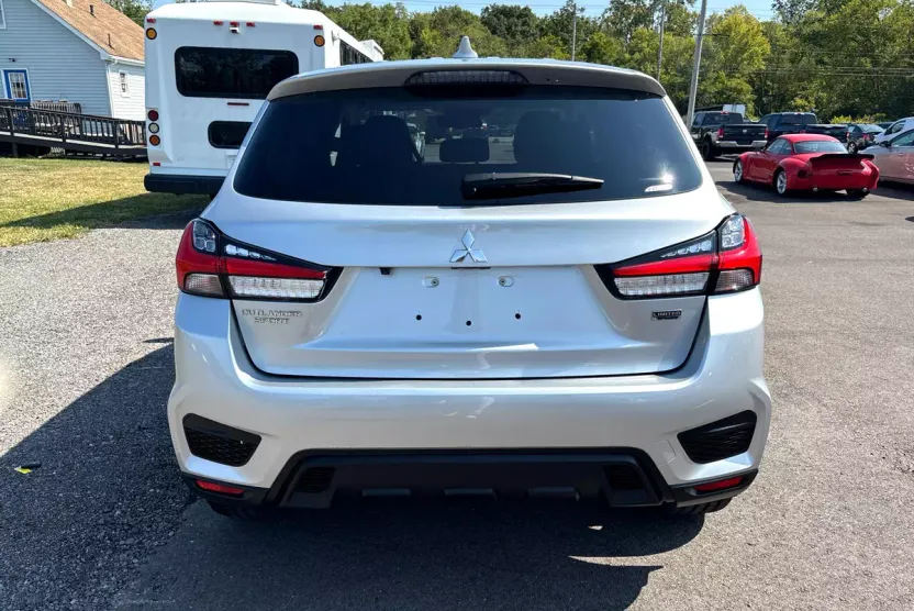 2024 Mitsubishi Outlander Sport ES LE SE photo 1