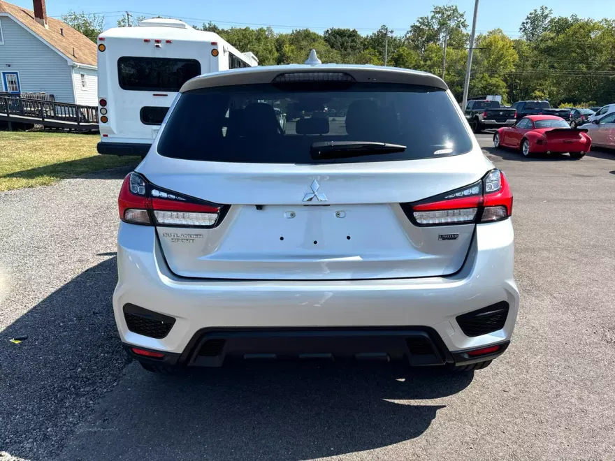 2024 Mitsubishi Outlander Sport ES LE SE photo 1