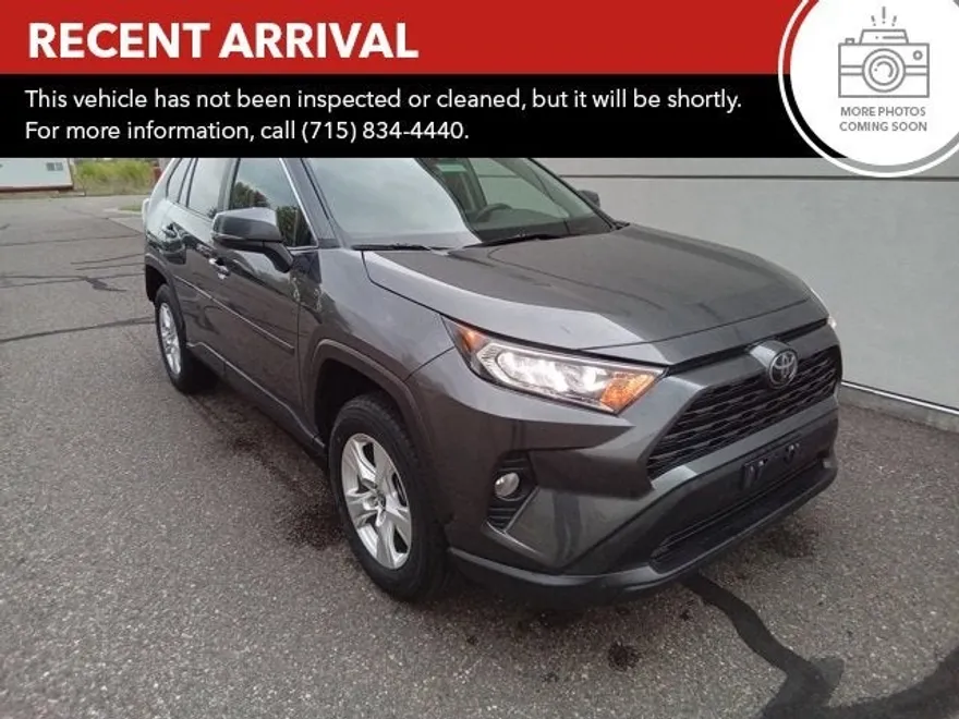 2021 Toyota RAV4 XLE photo 1