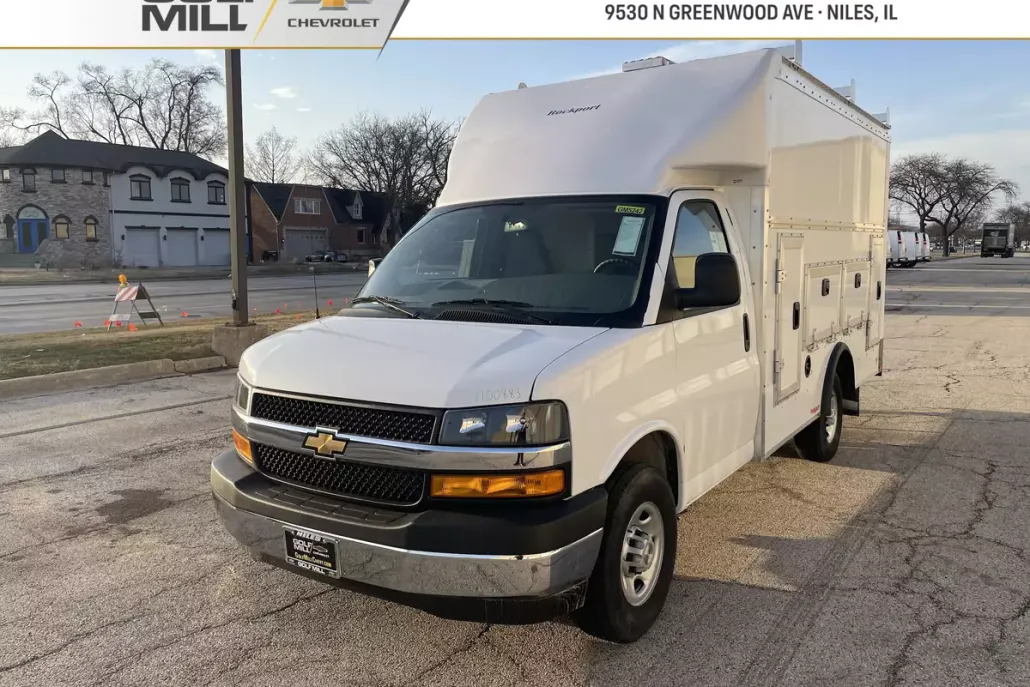 2025 Chevrolet Express 3500 Cutaway Van photo 1
