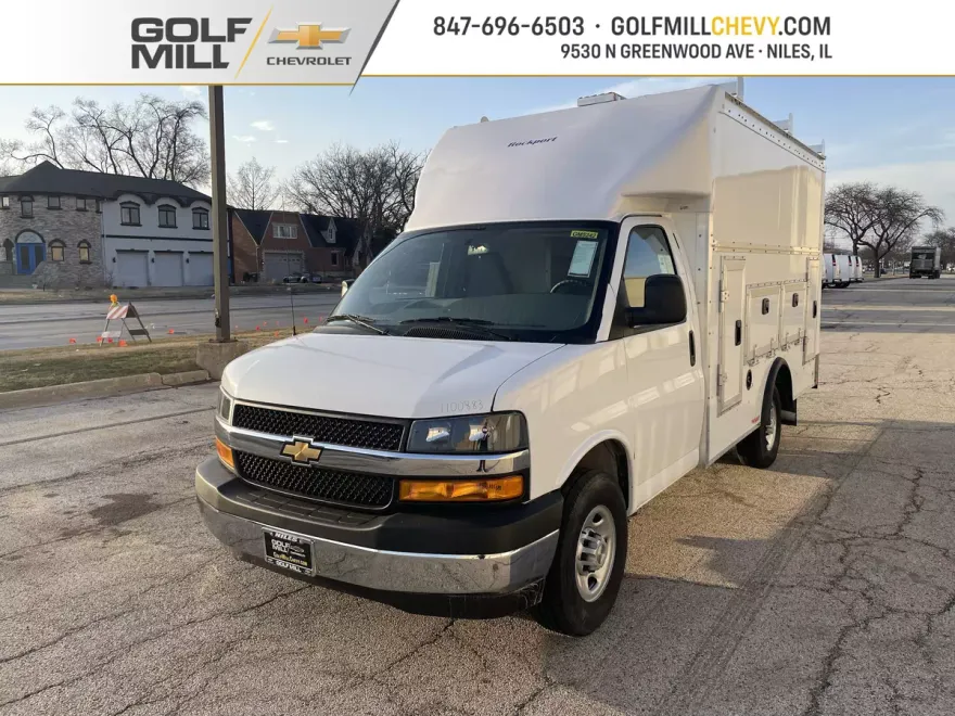 2025 Chevrolet Express 3500 Cutaway Van photo 1