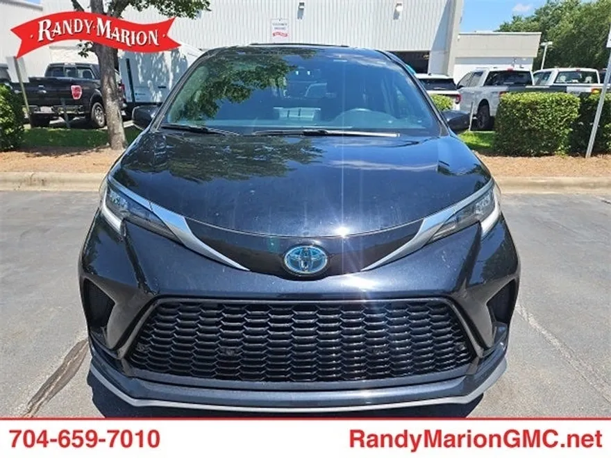 2021 Toyota Sienna XSE photo 1