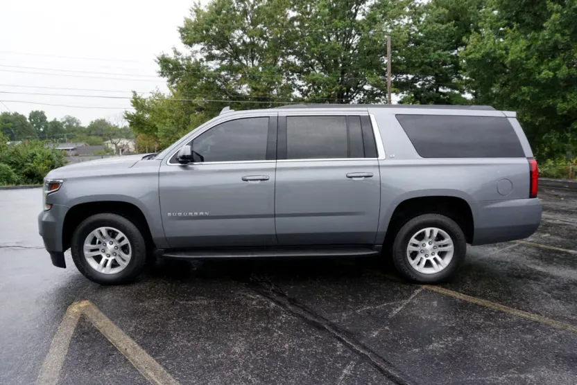 2019 Chevrolet Suburban LT photo 1