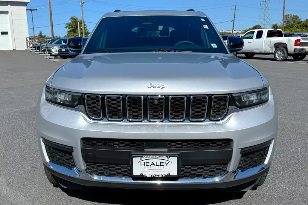 2024 Jeep Grand Cherokee Limited photo 1