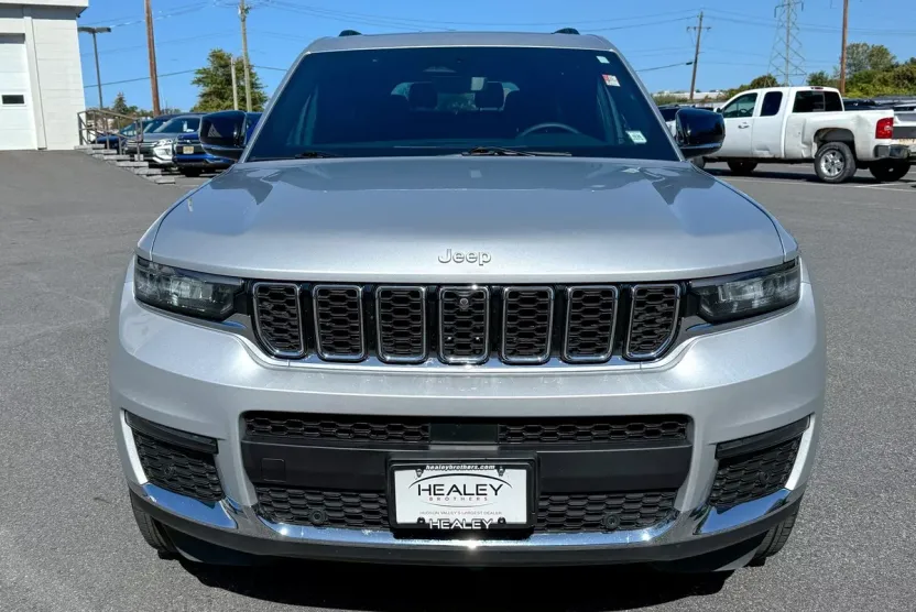 2024 Jeep Grand Cherokee Limited photo 1