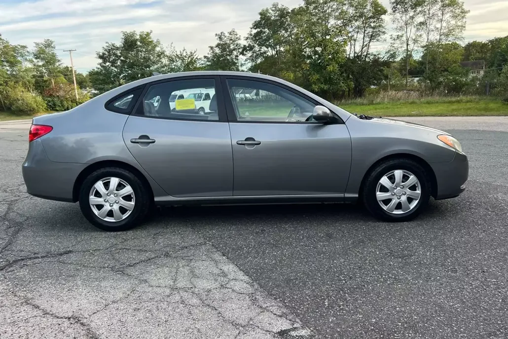 2010 Hyundai Elantra GLS photo 1
