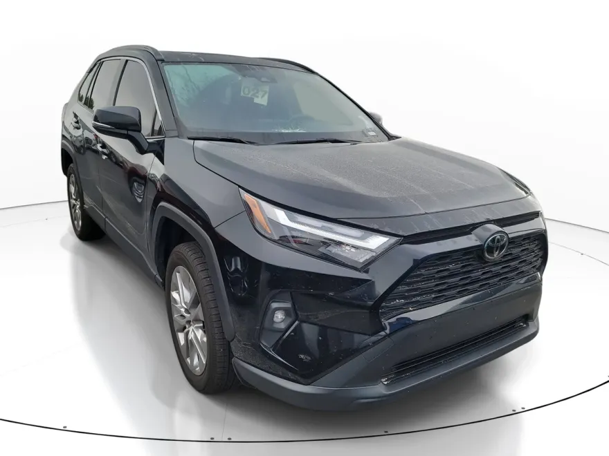 2022 Toyota RAV4 XLE Premium photo 1