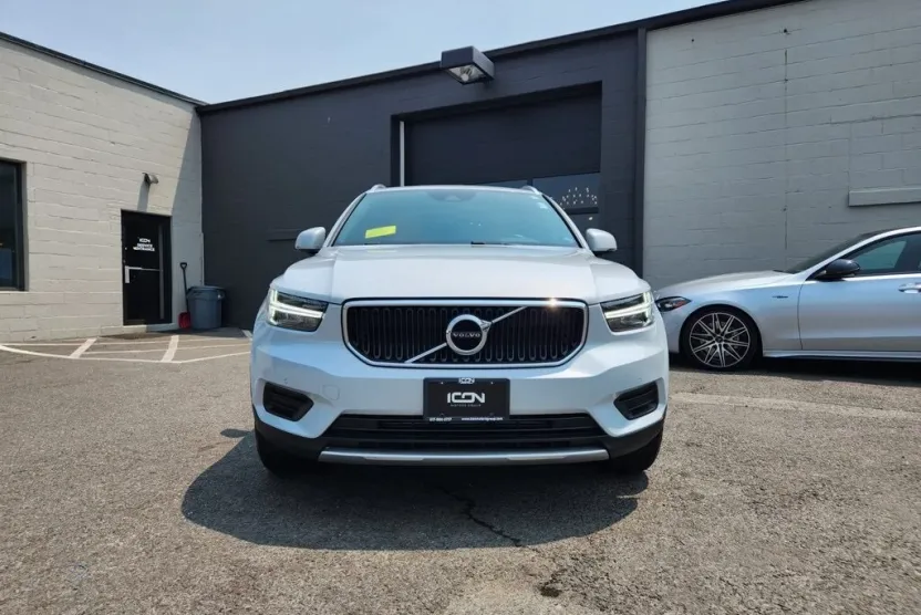2020 Volvo XC40 Momentum photo 1