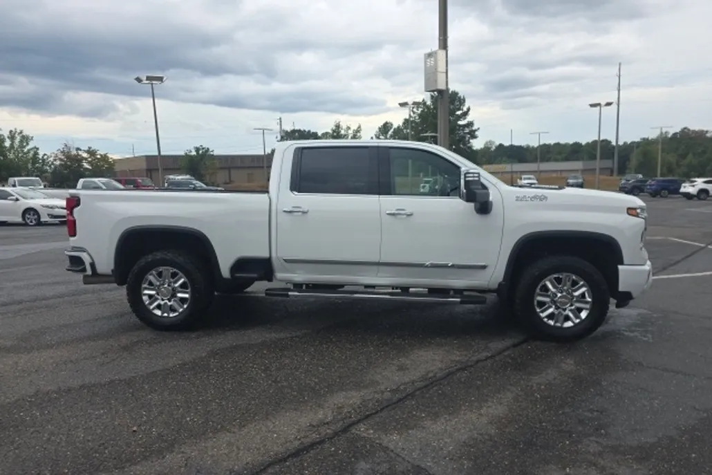2024 Chevrolet Silverado 2500HD High Country photo 1