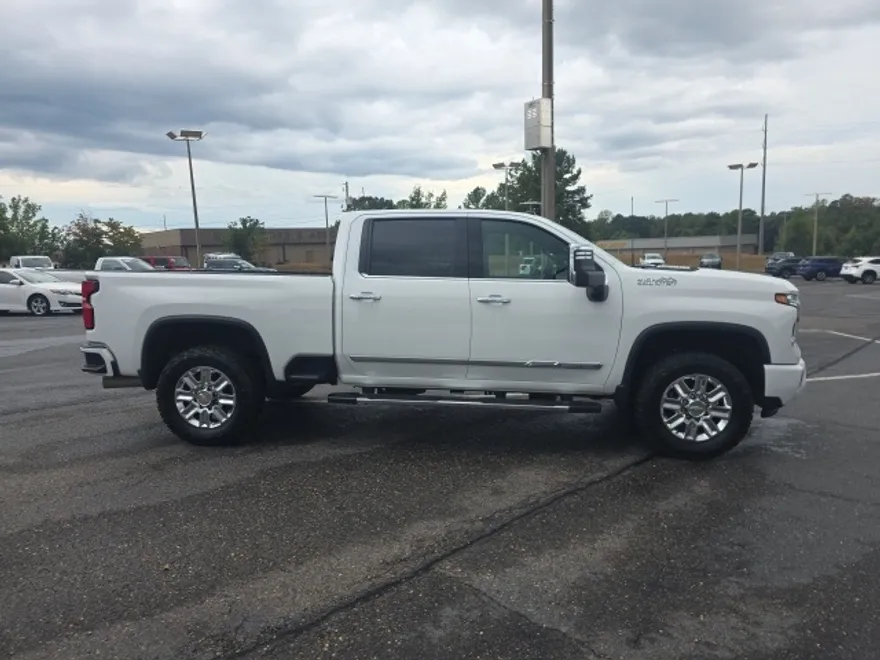 2024 Chevrolet Silverado 2500HD High Country photo 1