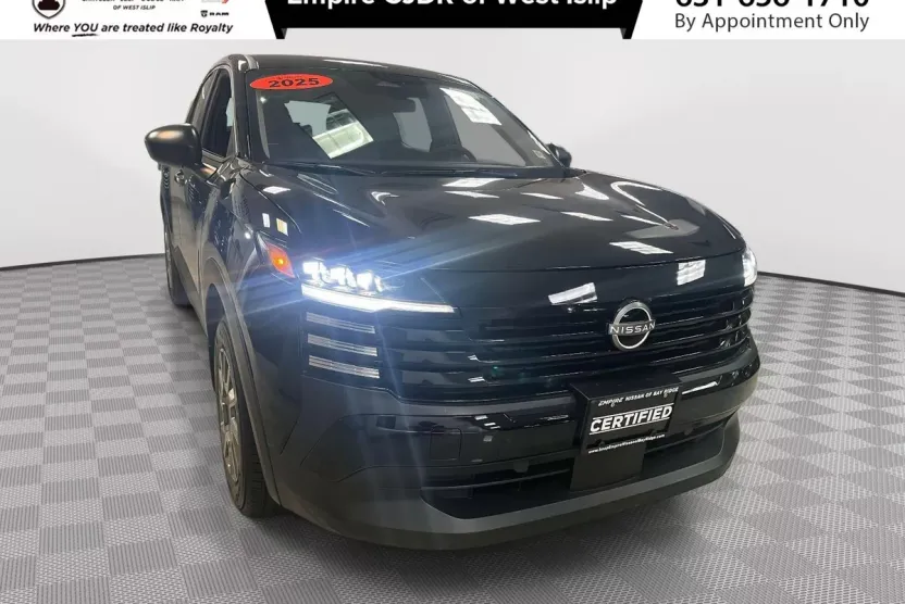 2025 Nissan Kicks S photo 1