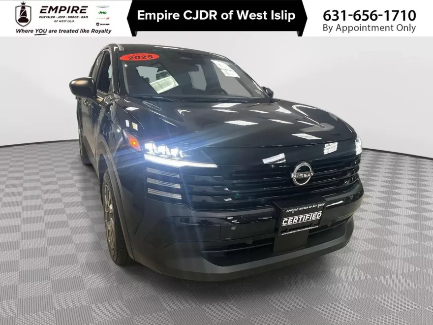 2025 Nissan Kicks S photo 1
