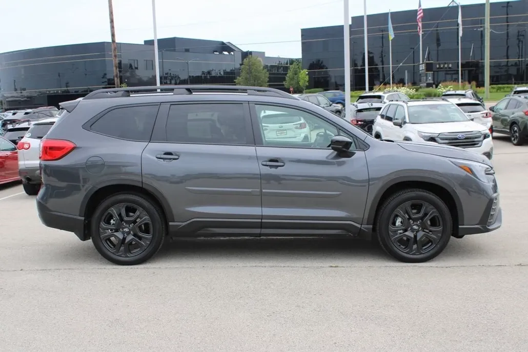 2025 Subaru Ascent Onyx Edition Touring photo 1