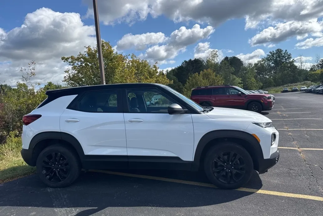 2022 Chevrolet Trailblazer LS photo 1