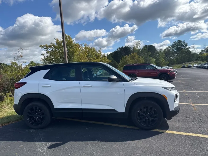2022 Chevrolet Trailblazer LS photo 1