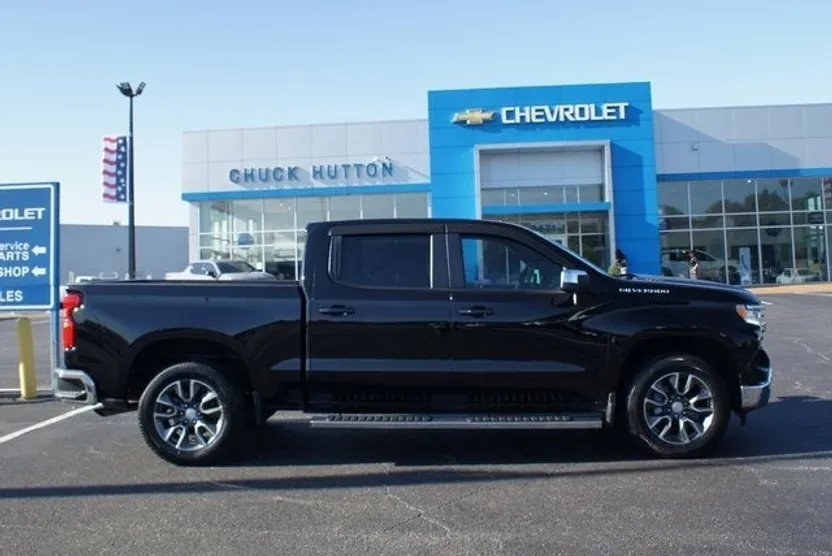 2023 Chevrolet Silverado 1500 LT photo 1