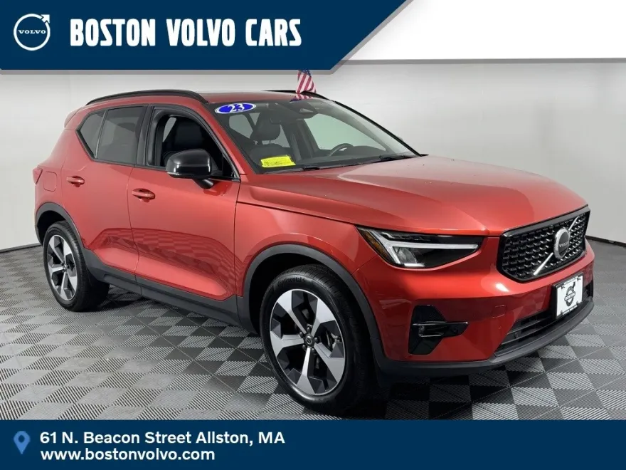 2023 Volvo XC40 Plus photo 1