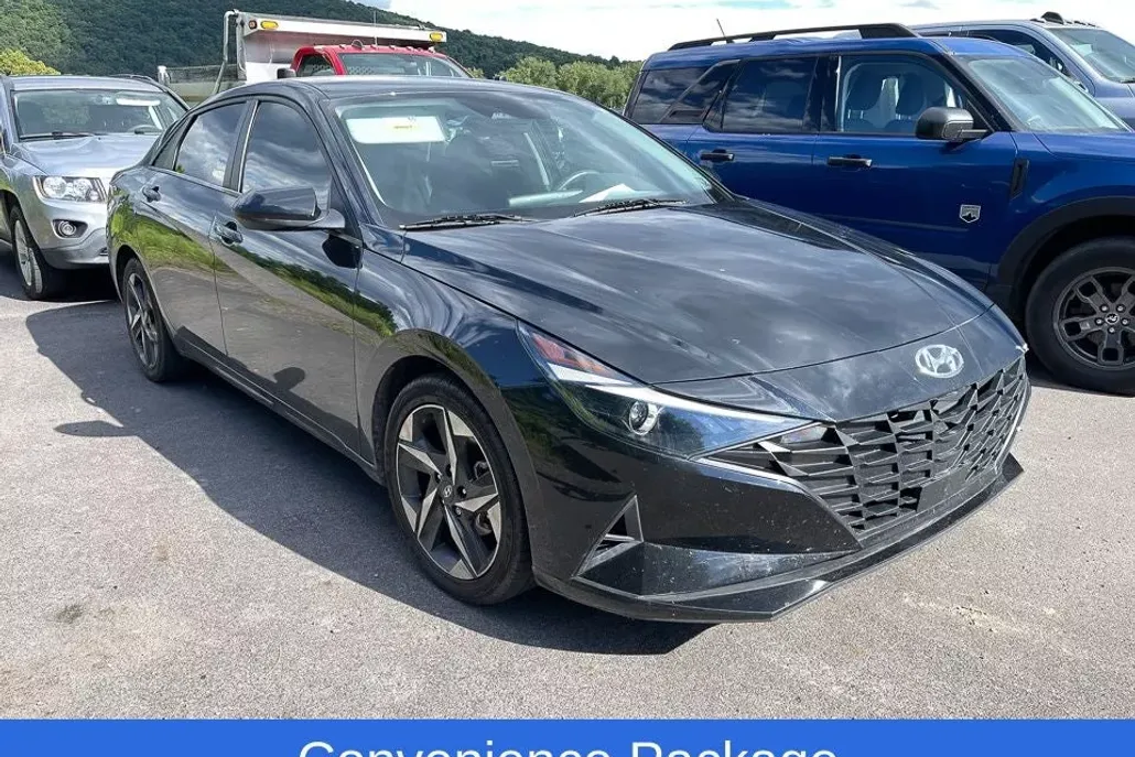 2023 Hyundai Elantra SEL Convenience photo 1