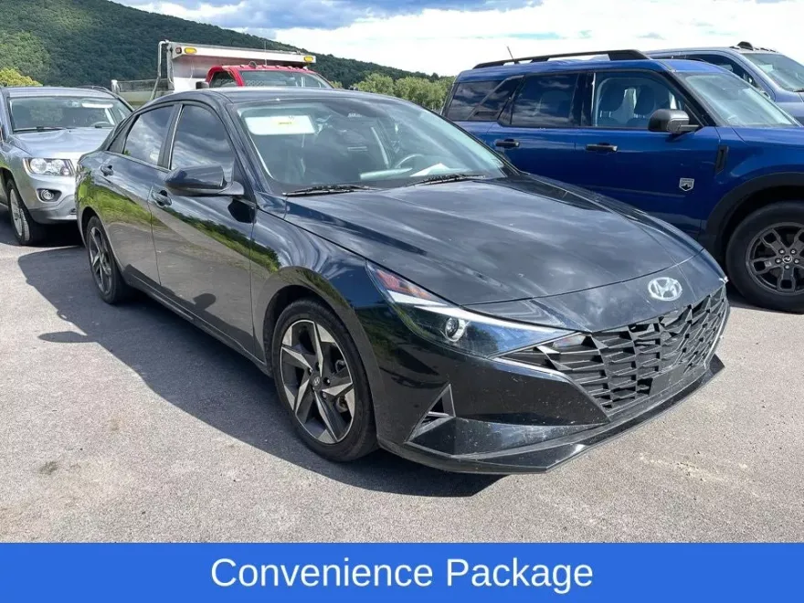 2023 Hyundai Elantra SEL Convenience photo 1