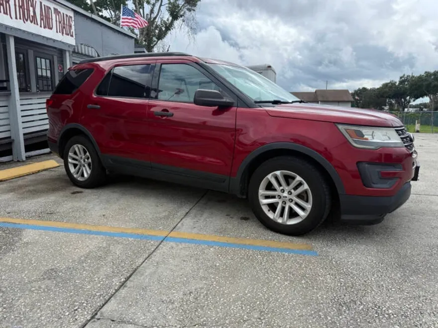 2016 Ford Explorer XLT photo 1