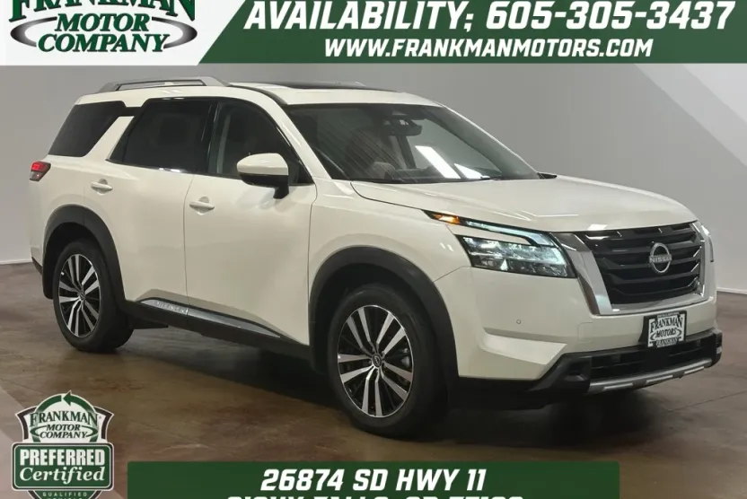 2024 Nissan Pathfinder Platinum photo 1